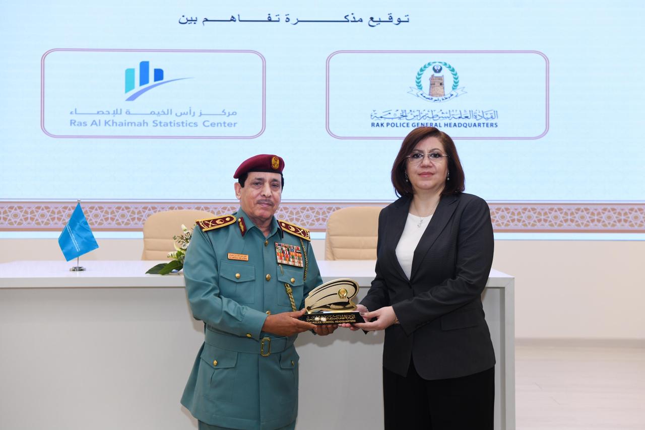 شرطة رأس الخيمة توقع مذكرة تفاهم مع مركز رأس الخيمة للإحصاء 
