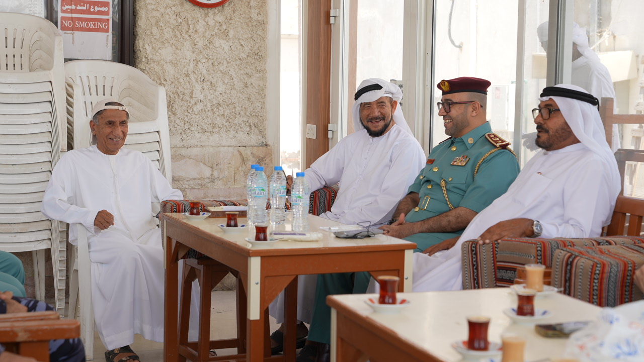 شرطة رأس الخيمة تلتقي كبار المواطنين في مجلس الآباء بمناسبة يوم الأب العالمي