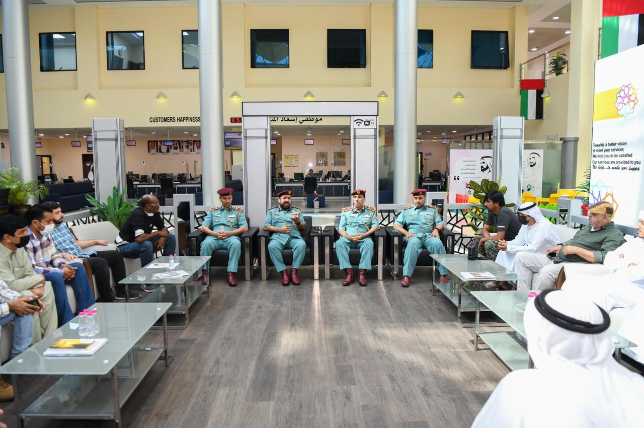 مركز خدمات المرور والترخيص برأس الخيمة ينظم جلسة حوارية تحت شعار(تطلعاتكم .. محل اهتمامنا) بمشاركة ممثلي شركات النقل