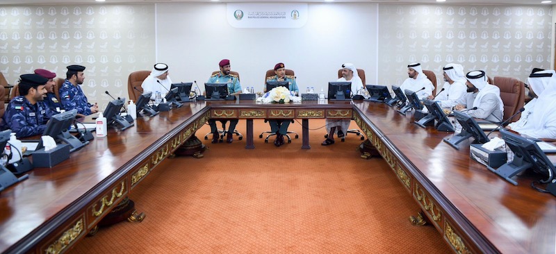 شرطة رأس الخيمة تناقش فرص التحسين للتعامل مع حالات طوارئ السيول والأمطار المحتملة مع عدد من الجهات بالإمارة 