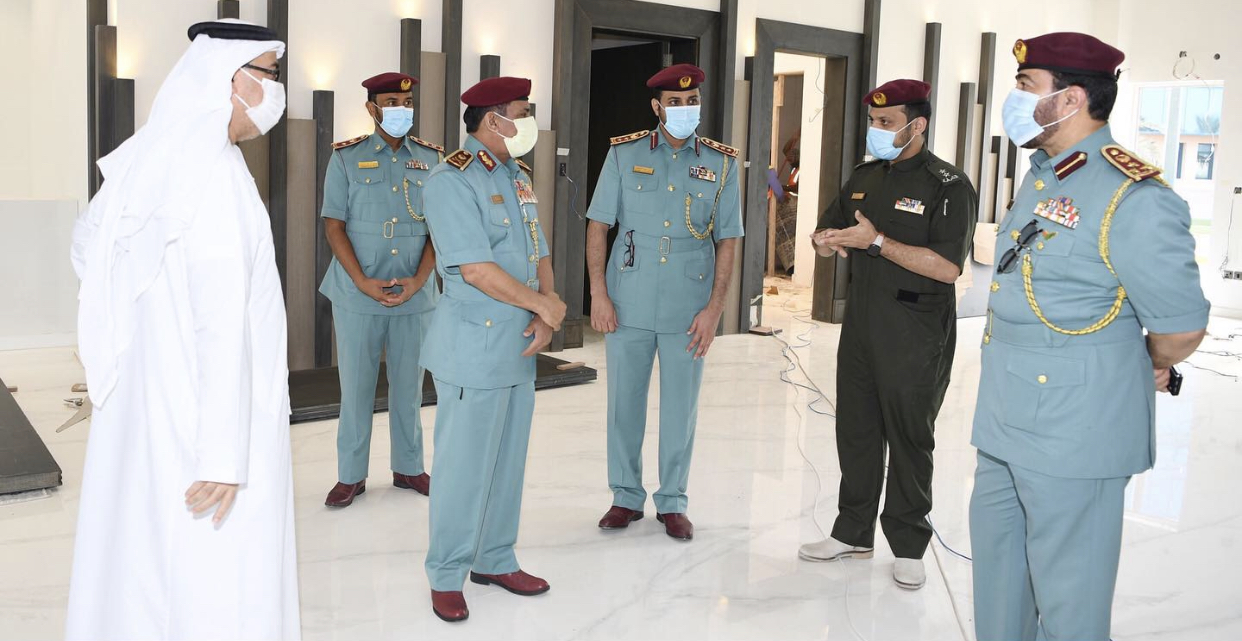 قائد عام شرطة رأس الخيمة يتفقد جاهزية مبنى إسعاد المتعاملين والعاملين الجديد بمقر القيادة