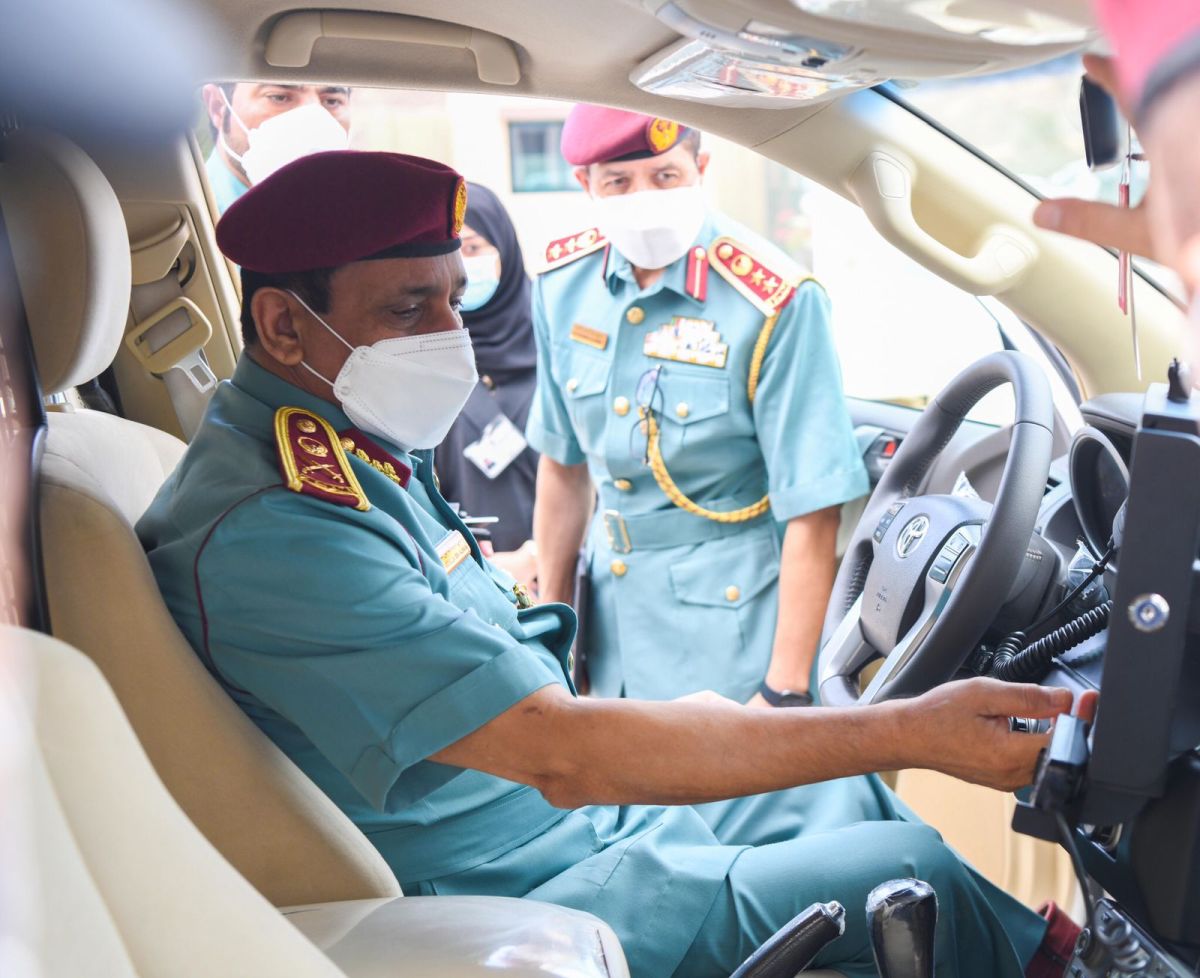 قائد عام شرطة رأس الخيمة يدشن مشروع تطوير المقصورة الخاصة بقائد دورية الشرطة باستخدام تقنية 3D Printing