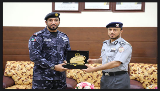 وفد من شرطة رأس الخيمة يطلع على أحدث نظم أكاديمية سيف بن زايد للعلوم الشرطية والأمنية