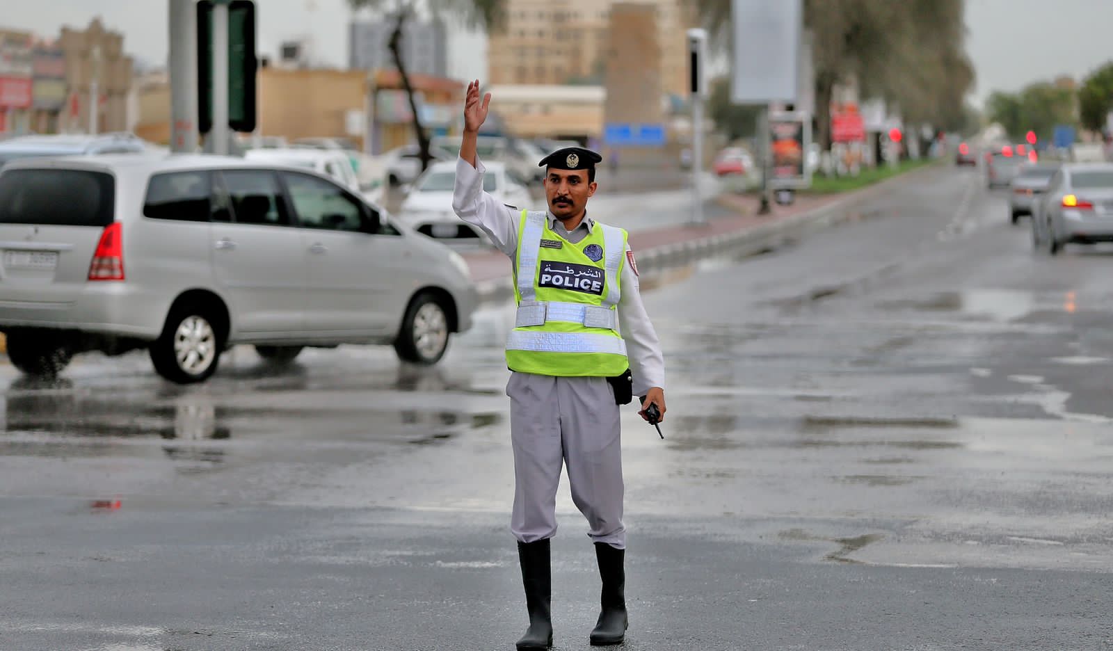 فريق الطوارئ والأزمات المحلي برأس الخيمة يرفع درجة الجاهزية ويدعو الجمهور إلى توخي الحيطة والحذر بسبب تقلبات الطقس