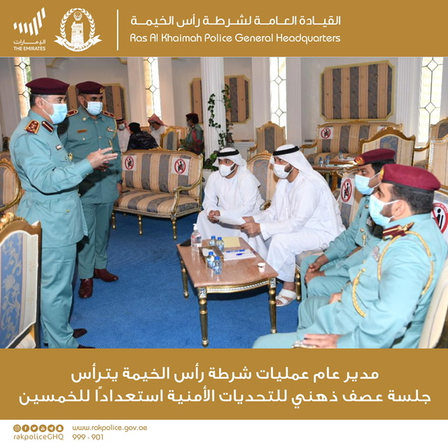 اللواء علي بن علوان يتلقى الجرعة الأولى من اللُقاح المضاد لفيروس كورونا