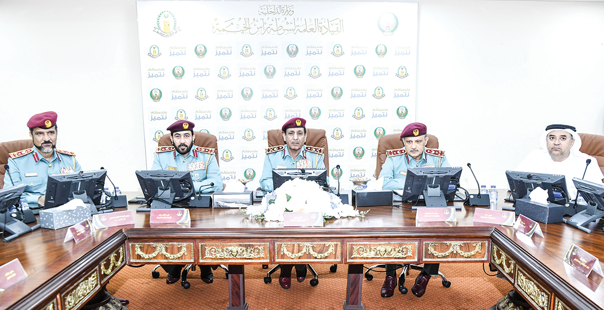 اللواء علي بن علوان يترأس اجتماع لجنة القيادة العُليا الثاني عشر ( 12 ) ويكرم الفرق المتميزة