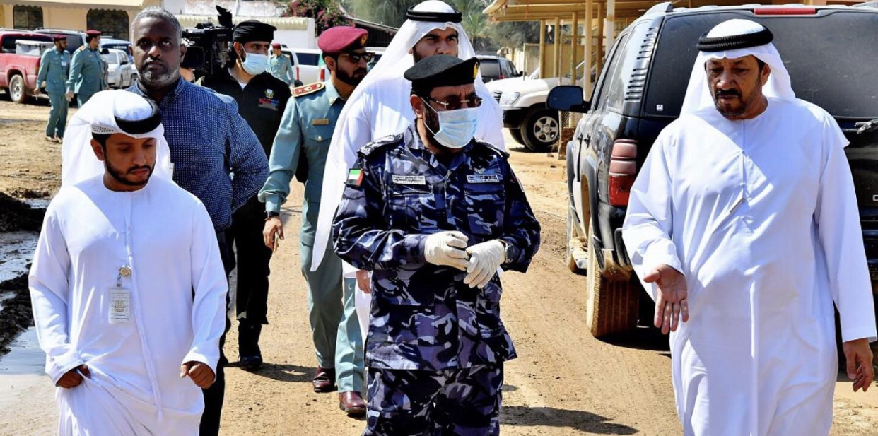اللواء علي بن علوان يأمر بتشكيل فريق لحصر أضرار الأمطار في منطقتي الفحلين والحيل 
