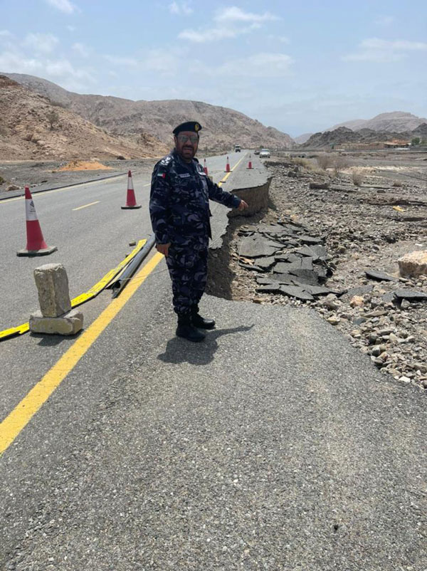 بناءً على توجيهات رئيس فريق إدارة الطوارئ والأزمات المحلي لإمارة رأس الخيمة لجنة حصر أضرار الأمطار والسيول على الطرق تتفقد الطرق الداخلية والخارجية للإمارة