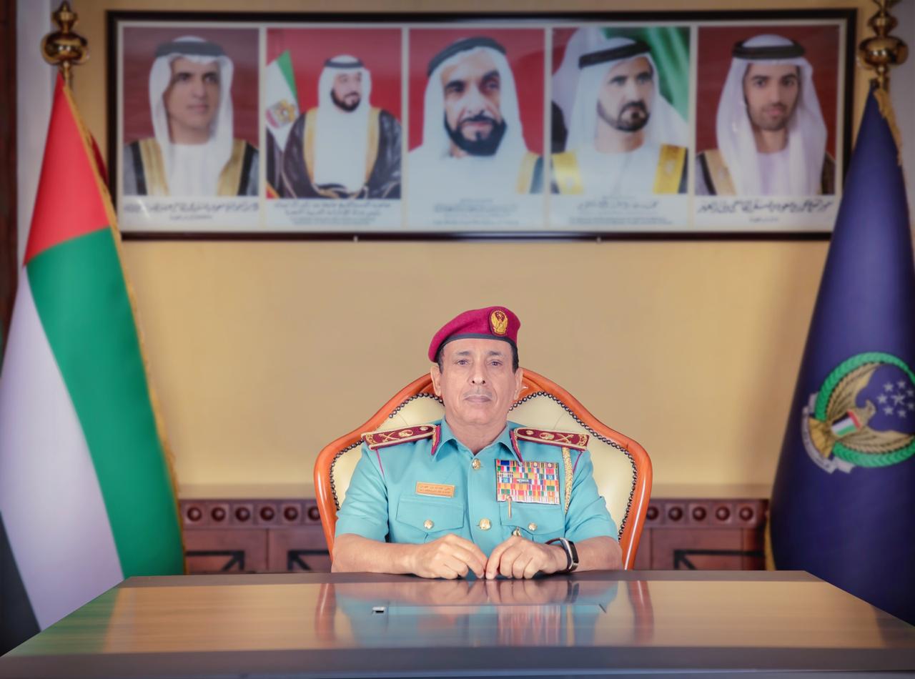 قائد عام شرطة رأس الخيمة يشيد بجهود رجال المباحث والتعقيب بإدارة المرور والدوريات