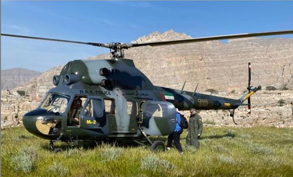 جناح جو شرطة رأس الخيمة ينقذ مواطنا تعرض لإعياء شديد في منطقة جبلية