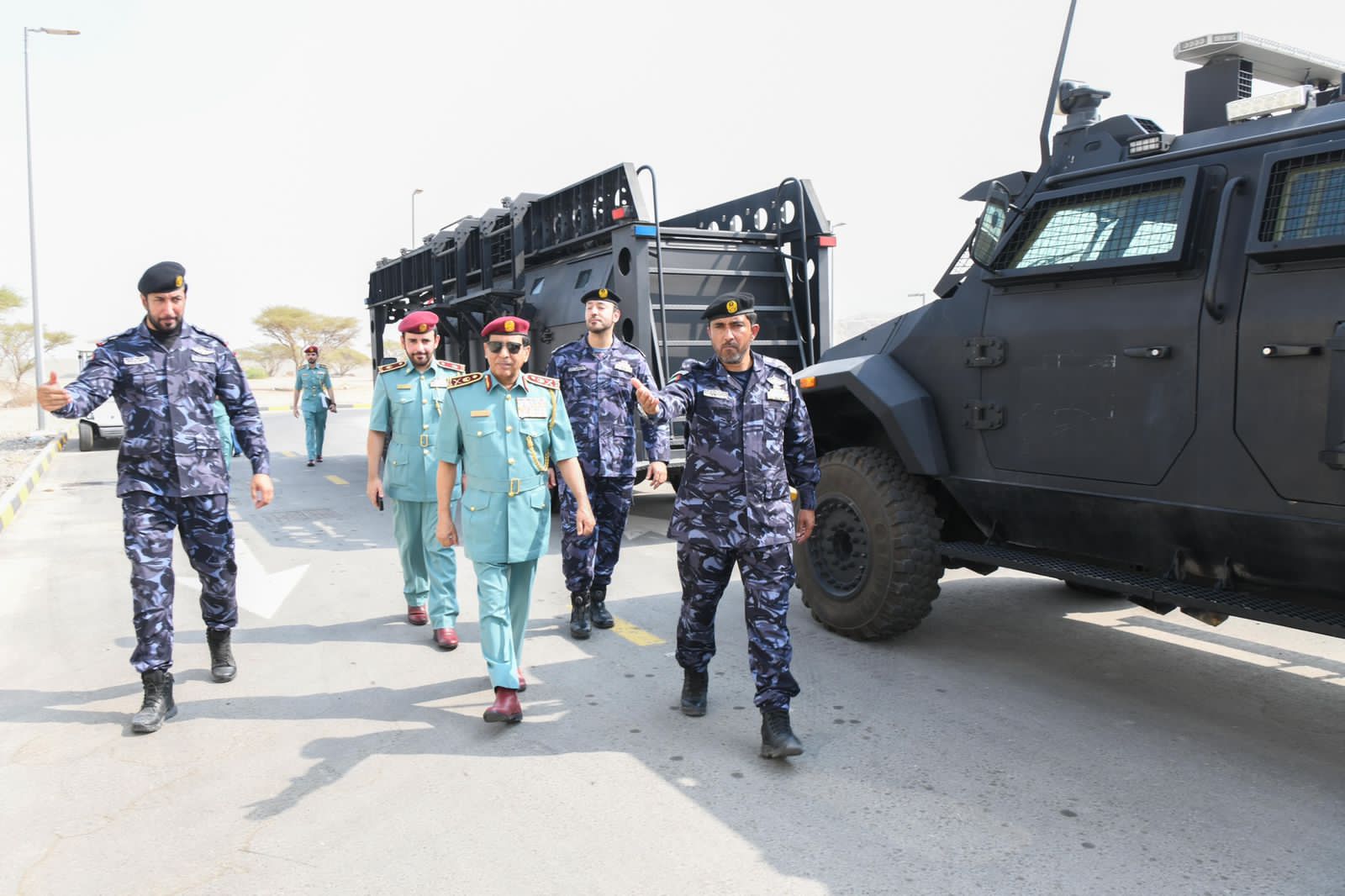 ‎قائد عام شرطة رأس الخيمة يتفقد إدارة المهام الخاصة ويطلق برنامج البوصلة الإستراتيجية