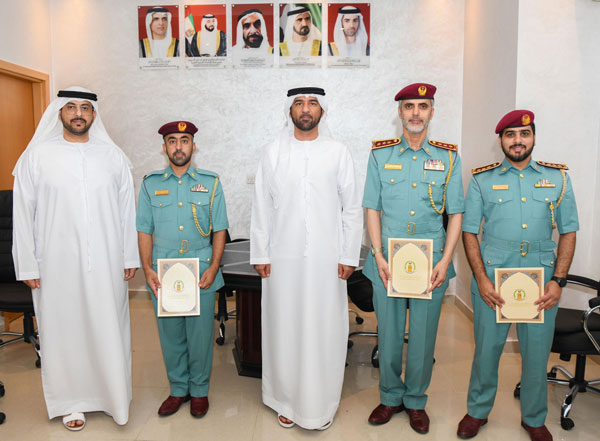 كرم  مدير إدارة مكافحة المخدرات  المدراء العامون وعدد من الضباط 