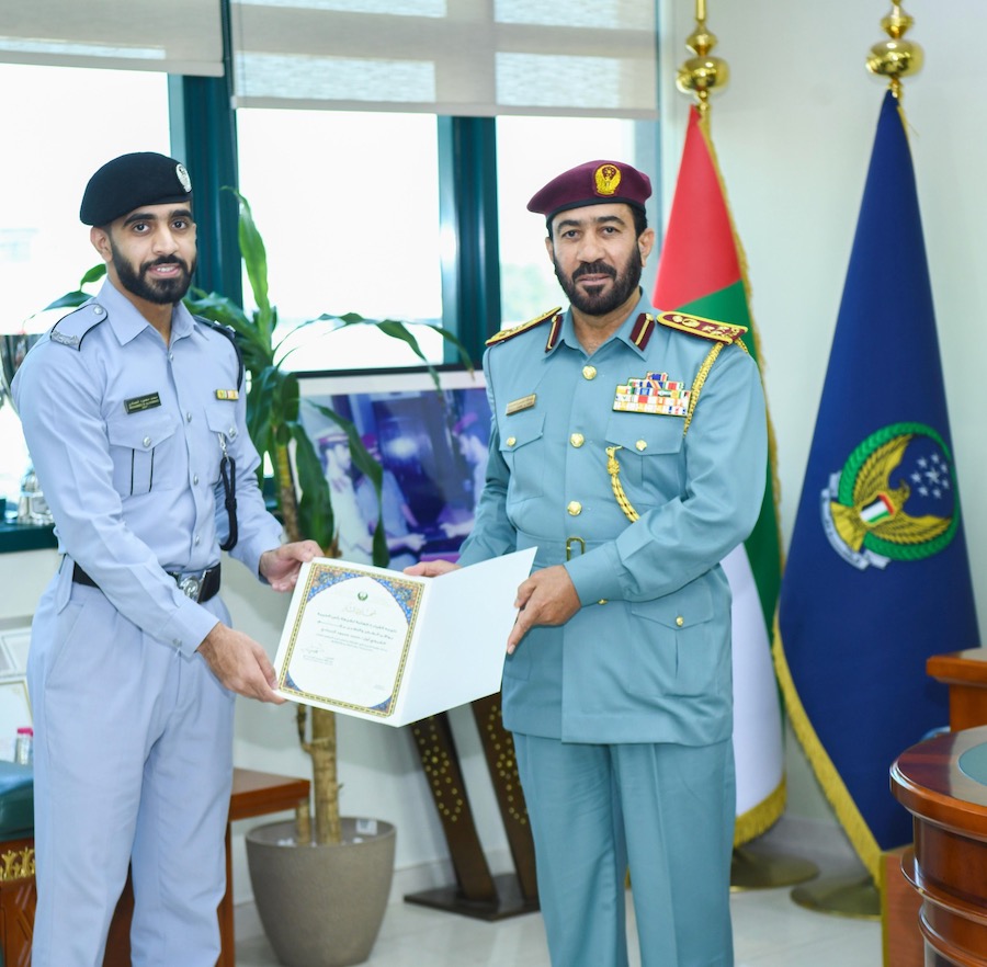 العميد الحديدي يُكرّم موظفين متميزين 