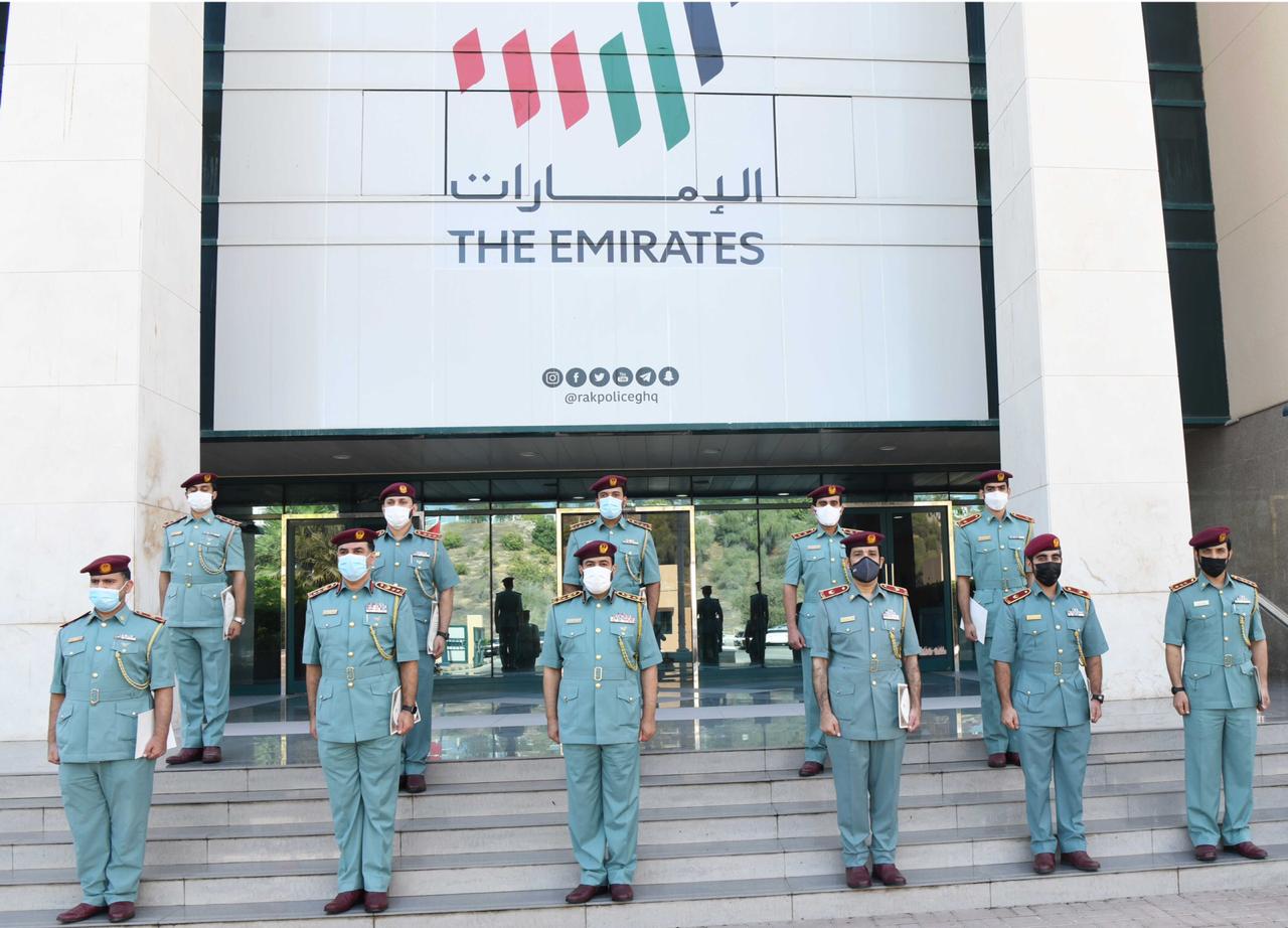 الحديدي يكرم ضباط إدارة الإعلام ويشيد بجهودهم