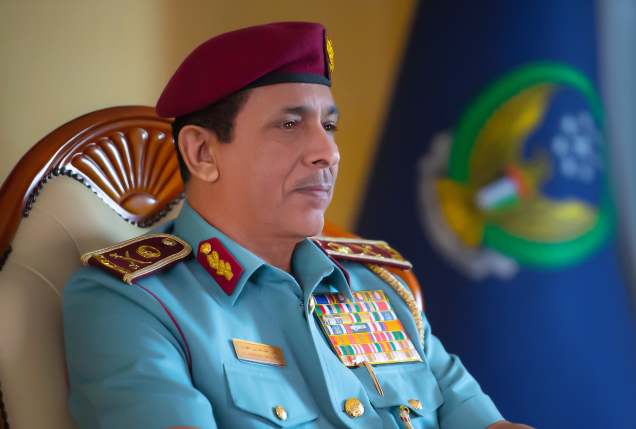 قائد عام شرطة رأس الخيمة يترأس عن بعد الاجتماع الخامس للجنة العليا الدائمة