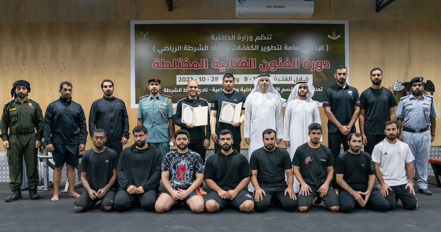 شرطة رأس الخيمة تخرج دورة الفنون القتالية المختلطة في نسختها الثالثة