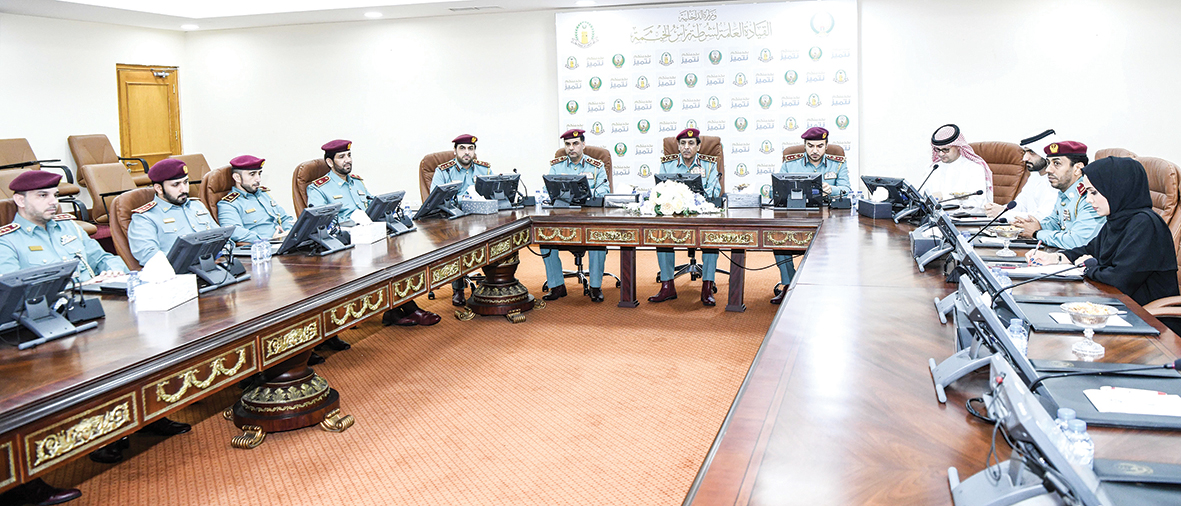 قائد عام شرطة رأس الخيمة يتفقد إدارة الإعلام والعلاقات العامة ويثمن دورها المحوري