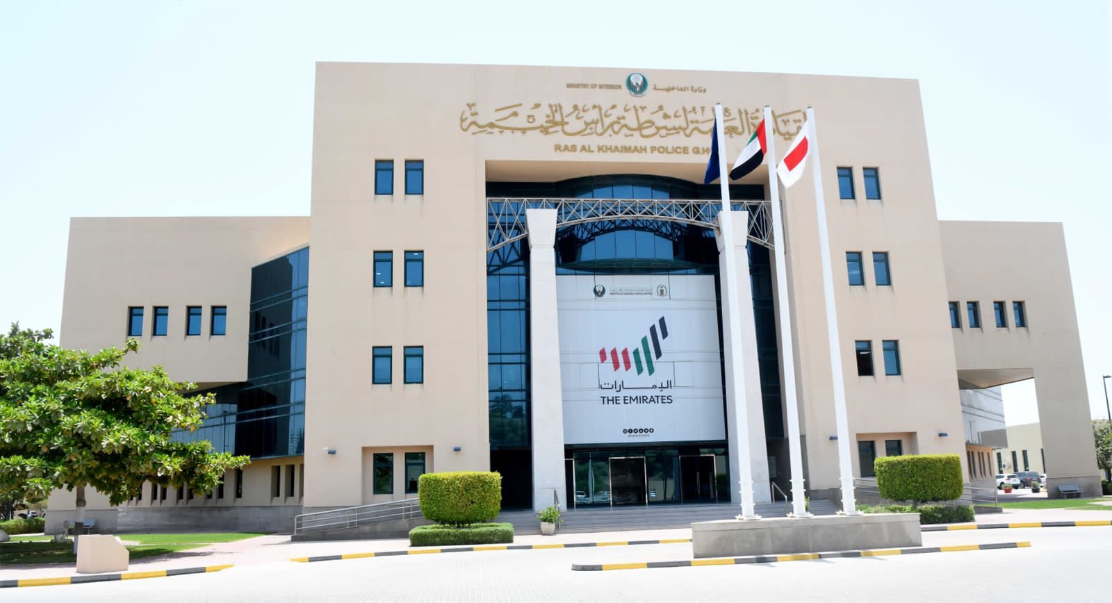 شرطة رأس الخيمة تضبط شخصان تسببا في عملية سرقة محال تجارية 