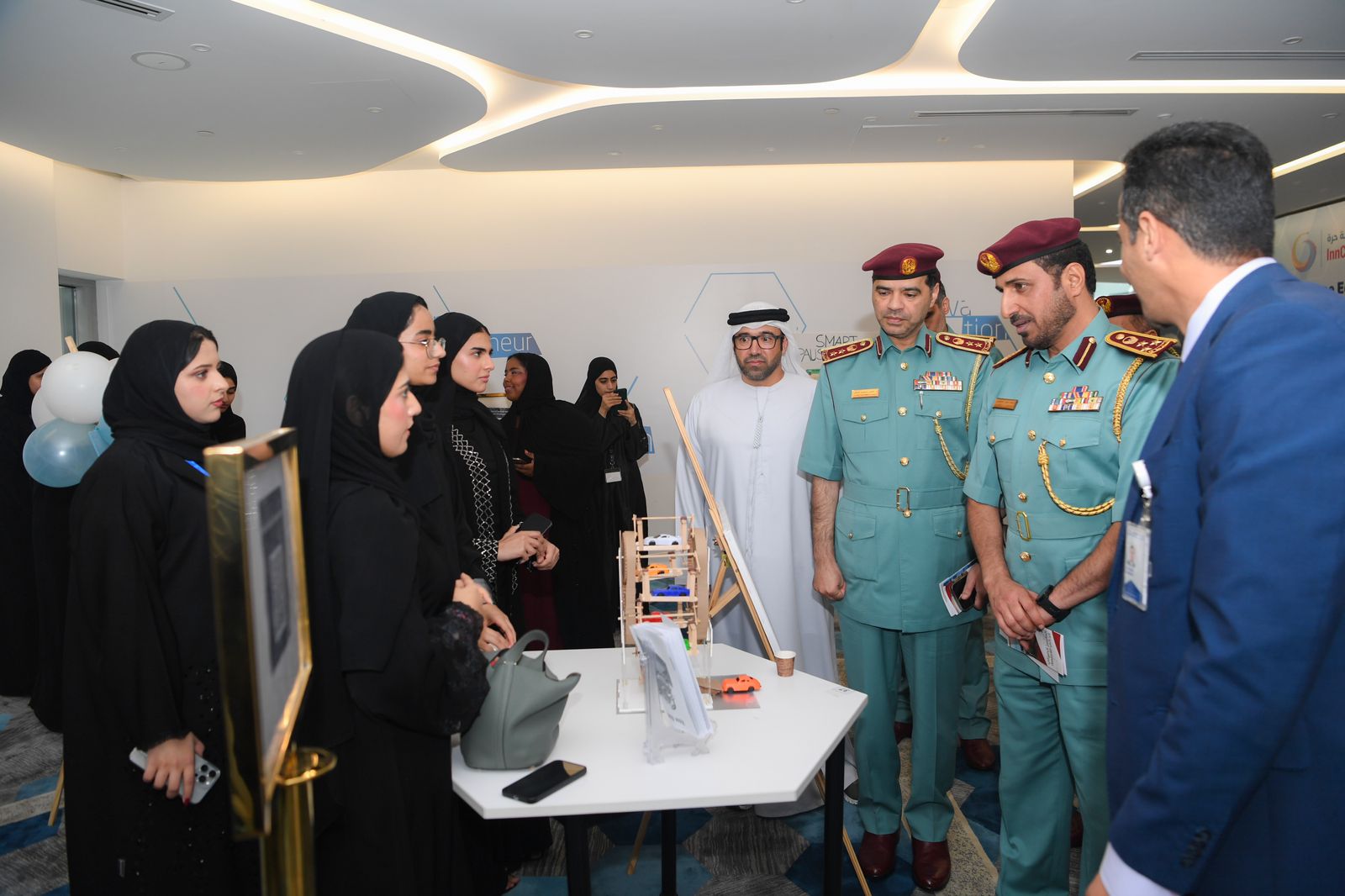 شرطة رأس الخيمة  تنفذ مبادرة معكم مجتمعنا آمن في كليات التقنية العليا