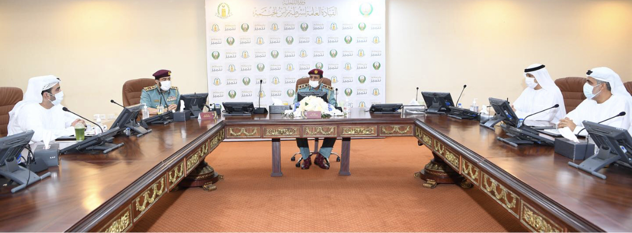 فريق إدارة الطوارئ والأزمات والكوارث المحلّي برأس الخيمة يُناقش تكثيف الجهود لتعزيز وعي الجمهور لمكافحة فايروس كورونا ومخالفة عدم الملتزمين بالإجراءات الاحترازية